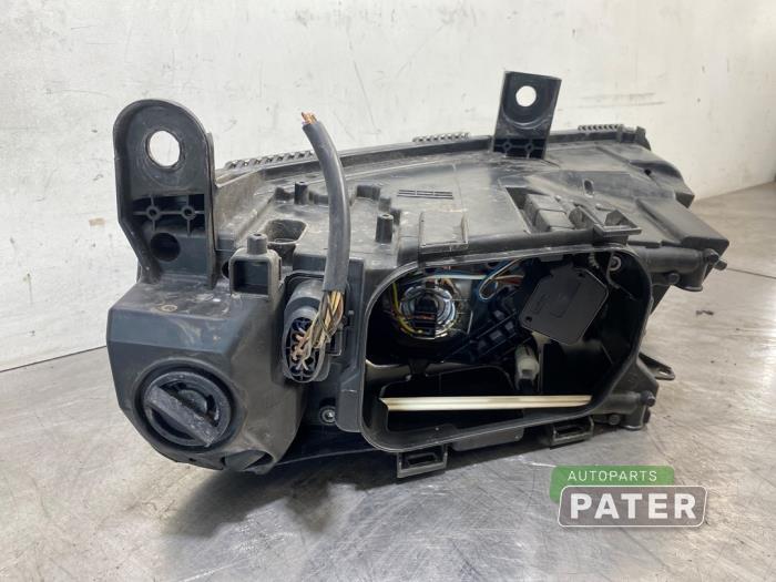 Strålkastare, höger från en Audi A6 Quattro (C6) 3.2 V6 24V FSI 2004