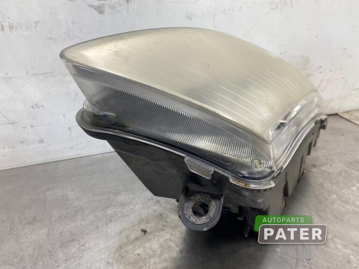 Strålkastare, höger från en Audi A6 Quattro (C6) 3.2 V6 24V FSI 2004