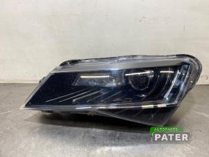 Gebruikte Koplamp links Skoda Superb Combi (3V5) 1.5 TSI Evo 16V Prijs € 420,00 Margeregeling aangeboden door Autoparts Pater