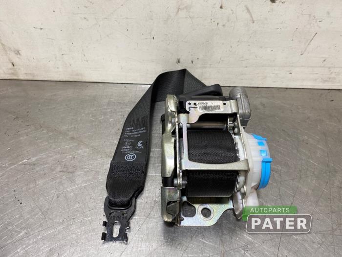 Främre säkerhetsbälte, vänster från en Tesla Model X 75D 2018