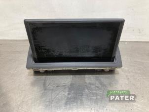 Używane Wyswietlacz jednostki multimedialnej Audi A3 Sportback (8VA/8VF) 1.6 TDI Ultra 16V Cena € 131,25 Procedura marży oferowane przez Autoparts Pater