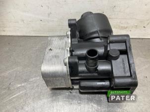 Używane Obudowa filtra oleju Volkswagen Polo V (6R) 1.2 TDI 12V BlueMotion Cena € 68,25 Procedura marży oferowane przez Autoparts Pater