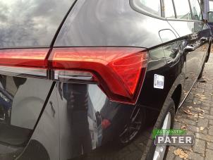 Begagnade Baklykta, höger Skoda Scala 1.0 TSI 115 Pris € 183,75 Marginaltabell erbjuds av Autoparts Pater