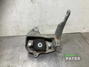 Używane Wspornik silnika Mercedes eVito Tourer (447.7) 41 kWh Cena € 31,76 Z VAT oferowane przez Autoparts Pater