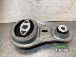 Używane Wspornik skrzyni biegów Mercedes eVito Tourer (447.7) 41 kWh Cena € 31,76 Z VAT oferowane przez Autoparts Pater