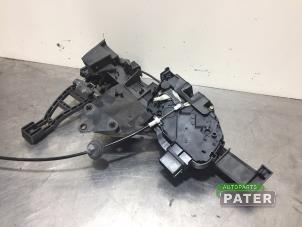 Używane Mechanizm blokady drzwi prawych przednich wersja 4-drzwiowa Ford Focus C-Max 1.6 TDCi 16V Cena € 10,50 Procedura marży oferowane przez Autoparts Pater