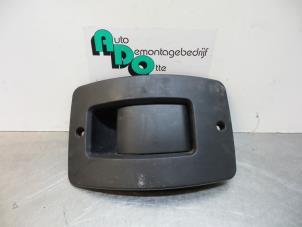 Begagnade Bakdörrhandtag, minibuss/van Peugeot Boxer (U9) 2.2 HDi 120 Euro 4 Pris € 25,00 Marginaltabell erbjuds av Autodemontagebedrijf Otte
