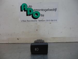 Gebruikte Mistlamp Schakelaar Hyundai Accent 1.6 16V Prijs € 15,00 Margeregeling aangeboden door Autodemontagebedrijf Otte