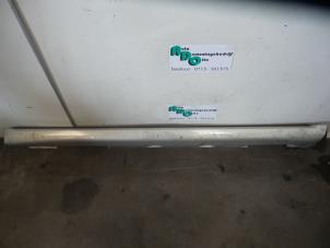 Begagnade Sidokjol, höger Toyota Corolla Verso (R10/11) 1.8 16V VVT-i Pris € 30,00 Marginaltabell erbjuds av Autodemontagebedrijf Otte