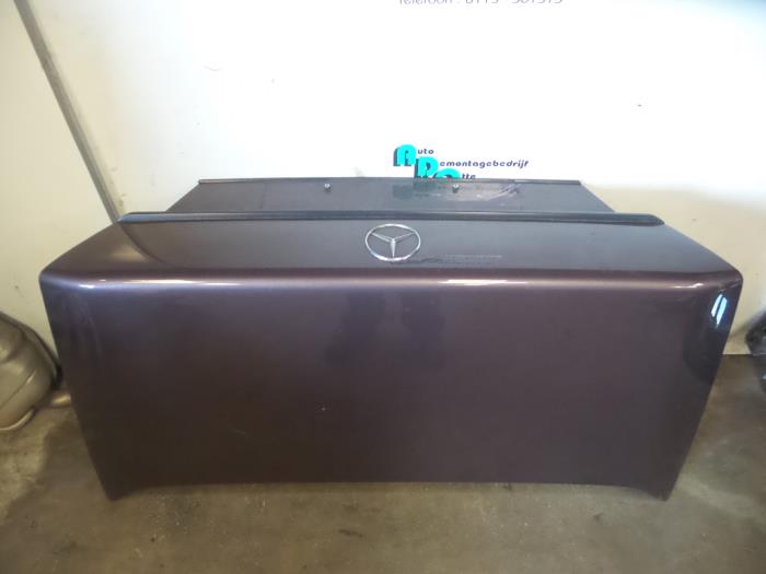 Baklucka från en Mercedes-Benz E diesel (W124) 3.0 300 D Turbo 1992