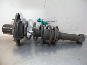 Begagnade Stötdämparstång, höger bak Volkswagen Passat Syncro/4Motion (3B2) 2.8 30V Pris € 25,00 Marginaltabell erbjuds av Autodemontagebedrijf Otte