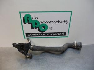 Gebruikte Thermostaathuis Alfa Romeo MiTo (955) 1.3 JTDm 16V Eco Prijs € 40,00 Margeregeling aangeboden door Autodemontagebedrijf Otte