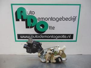 Begagnade Dörrmekanism, 4-dörrars, höger bak Mitsubishi Space Wagon (N8/N9) 2.4 16V GDI GLX Pris € 40,00 Marginaltabell erbjuds av Autodemontagebedrijf Otte