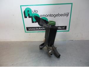 Begagnade Styrservotank Volkswagen Passat Variant (3B6) 1.9 TDI 130 Pris € 15,00 Marginaltabell erbjuds av Autodemontagebedrijf Otte