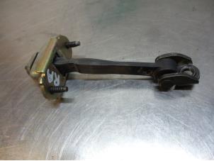 Begagnade Dörrstopp, 4-dörrars, höger bak Jaguar X-type 2.1 V6 24V Pris € 15,00 Marginaltabell erbjuds av Autodemontagebedrijf Otte