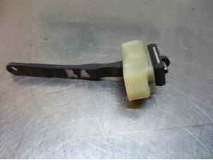 Begagnade Dörrstopp, 4-dörrars, höger bak Suzuki New Ignis (MH) 1.5 16V Pris € 15,00 Marginaltabell erbjuds av Autodemontagebedrijf Otte