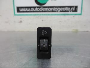 Begagnade Brytare, AIH strålkastare BMW 5 serie (E39) 523i 24V Pris € 10,00 Marginaltabell erbjuds av Autodemontagebedrijf Otte