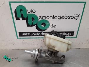 Używane Glówny cylinder hamulcowy Volkswagen Golf V (1K1) 1.6 FSI 16V Cena € 15,00 Procedura marży oferowane przez Autodemontagebedrijf Otte