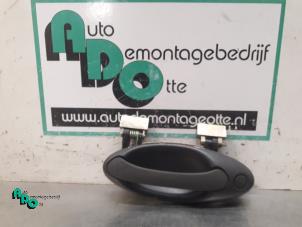 Begagnade Dörrhandtag, 4-dörrars, vänster fram Saab 9-5 Estate (YS3E) 2.3t 16V Pris € 15,00 Marginaltabell erbjuds av Autodemontagebedrijf Otte