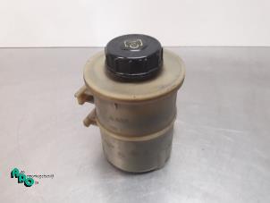 Begagnade Styrservotank Opel Movano (4A1; 4A2; 4B2; 4B3; 4C2; 4C3) 2.5 CDTI 16V DPF Pris € 20,00 Marginaltabell erbjuds av Autodemontagebedrijf Otte