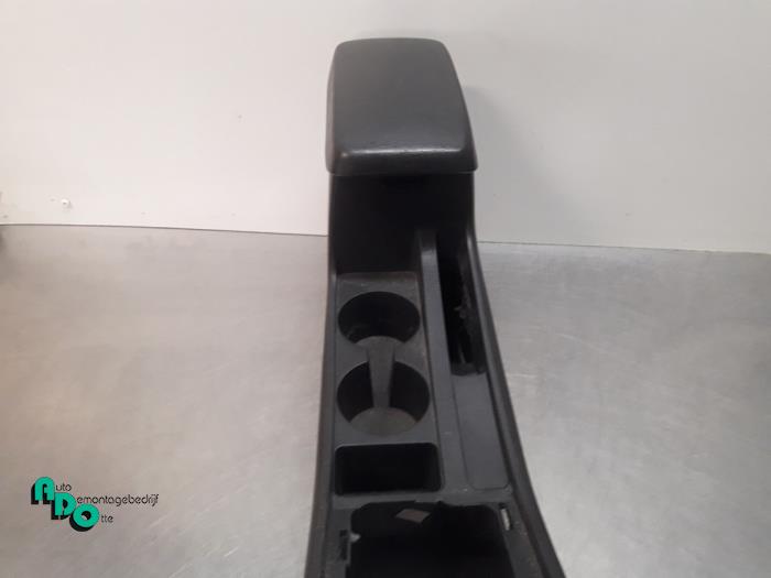 Armstöd från en Toyota Corolla (E12) 1.4 16V VVT-i 2003