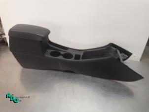 Begagnade Armstöd Toyota Corolla (E12) 1.4 16V VVT-i Pris € 40,00 Marginaltabell erbjuds av Autodemontagebedrijf Otte