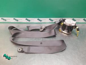 Begagnade Främre säkerhetsbälte, höger Suzuki Alto (RF410) 1.1 16V Pris € 25,00 Marginaltabell erbjuds av Autodemontagebedrijf Otte