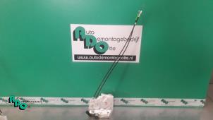 Gebruikte Deurslot Mechaniek 4Deurs links-voor Daihatsu Cuore (L251/271/276) 1.0 12V DVVT Prijs € 20,00 Margeregeling aangeboden door Autodemontagebedrijf Otte