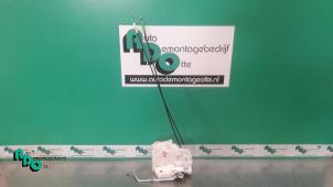 Begagnade Dörrmekanism, 4-dörrars, höger bak Daihatsu Cuore (L251/271/276) 1.0 12V DVVT Pris € 20,00 Marginaltabell erbjuds av Autodemontagebedrijf Otte