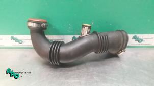 Gebruikte Aanzuigslang Lucht Citroen Berlingo 1.6 Hdi 75 16V Phase 1 Prijs € 10,00 Margeregeling aangeboden door Autodemontagebedrijf Otte