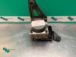 Begagnade ABS-pump Renault Megane II CC (EM) 1.6 16V Pris € 30,00 Marginaltabell erbjuds av Autodemontagebedrijf Otte