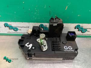 Gebruikte Deurslot Mechaniek 4Deurs links-achter Opel Meriva 1.6 16V Prijs € 20,00 Margeregeling aangeboden door Autodemontagebedrijf Otte