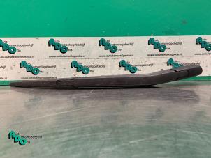 Begagnade Bakre torkararm Opel Corsa D 1.4 16V Twinport Pris € 10,00 Marginaltabell erbjuds av Autodemontagebedrijf Otte