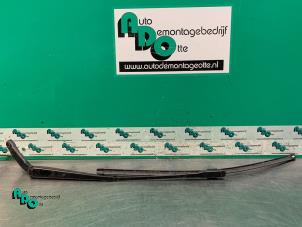 Begagnade Främre torkararm Mercedes Sprinter 3,5t (906.63) 313 CDI 16V Pris € 18,15 Inklusive moms erbjuds av Autodemontagebedrijf Otte