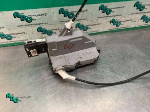 Gebruikte Slotmechaniek Portier 4Deurs links-achter Peugeot 308 (4A/C) 1.6 HDiF 16V Prijs € 20,00 Margeregeling aangeboden door Autodemontagebedrijf Otte