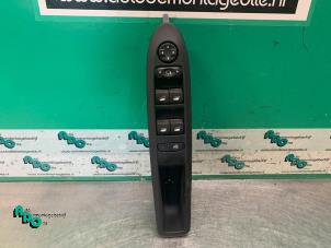 Gebruikte Raam schakelaar elektrisch Citroen C4 Berline (NC) 1.6 16V VTi Prijs € 35,00 Margeregeling aangeboden door Autodemontagebedrijf Otte