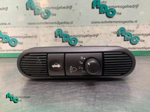 Begagnade Brytare, AIH strålkastare Jaguar XJ8 (X308) 3.2 V8 32V Executive Pris € 25,00 Marginaltabell erbjuds av Autodemontagebedrijf Otte