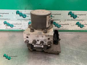 Begagnade ABS-pump Fiat Bravo (198A) 1.9 JTD 16V Multijet 150 Pris € 75,00 Marginaltabell erbjuds av Autodemontagebedrijf Otte