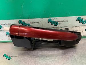 Gebruikte Portiergreep 4Deurs rechts-achter Fiat Bravo (198A) 1.9 JTD 16V Multijet 150 Prijs € 25,00 Margeregeling aangeboden door Autodemontagebedrijf Otte