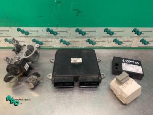 Używane Stacyjka + sterownik Smart Forfour (454) 1.1 12V Cena € 150,00 Procedura marży oferowane przez Autodemontagebedrijf Otte