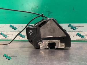 Używane Mechanizm blokady drzwi prawych tylnych wersja 4-drzwiowa Mercedes E Combi (S211) 3.2 E-320 CDI 24V Cena € 30,00 Procedura marży oferowane przez Autodemontagebedrijf Otte