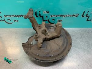 Gebruikte Fusee links-achter Volkswagen Golf VI (5K1) 1.6 TDI 16V Prijs € 25,00 Margeregeling aangeboden door Autodemontagebedrijf Otte