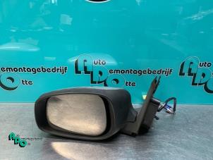 Begagnade Skärmspegel, vänster Suzuki Swift (ZA/ZC/ZD1/2/3/9) 1.3 VVT 16V Pris € 20,00 Marginaltabell erbjuds av Autodemontagebedrijf Otte