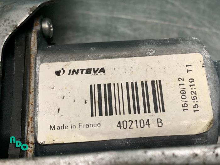 Fönstermekanism, 2-dörrars, höger fram från en Peugeot Partner (GC/GF/GG/GJ/GK) 1.6 HDI 90 2012