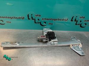 Begagnade Fönstermekanism, 2-dörrars, höger fram Peugeot Partner (GC/GF/GG/GJ/GK) 1.6 HDI 90 Pris € 25,00 Marginaltabell erbjuds av Autodemontagebedrijf Otte