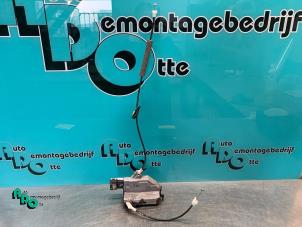 Gebruikte Slotmechaniek Portier 4Deurs links-achter Peugeot 308 (4A/C) 1.6 VTI 16V Prijs € 20,00 Margeregeling aangeboden door Autodemontagebedrijf Otte