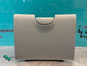 Używane Schowek w desce rozdzielczej Toyota Yaris Verso (P2) 1.3 16V Cena € 50,00 Procedura marży oferowane przez Autodemontagebedrijf Otte