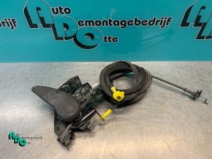 Begagnade Handtag, skjutdörr, höger Renault Trafic New (FL) 1.9 dCi 100 16V Pris € 20,00 Marginaltabell erbjuds av Autodemontagebedrijf Otte