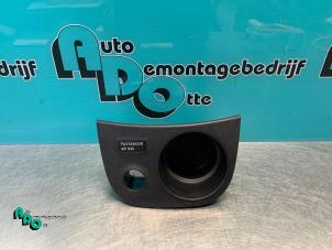 Begagnade Mugghållare Seat Leon (1P1) 1.8 TSI 16V Pris € 15,00 Marginaltabell erbjuds av Autodemontagebedrijf Otte