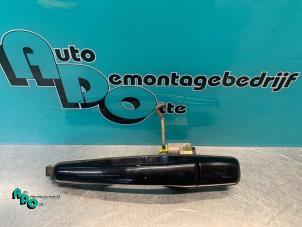 Begagnade Dörrhandtag, 4-dörrars, vänster bak Mitsubishi Lancer Wagon (CS/CT) 1.6 16V Pris € 15,00 Marginaltabell erbjuds av Autodemontagebedrijf Otte